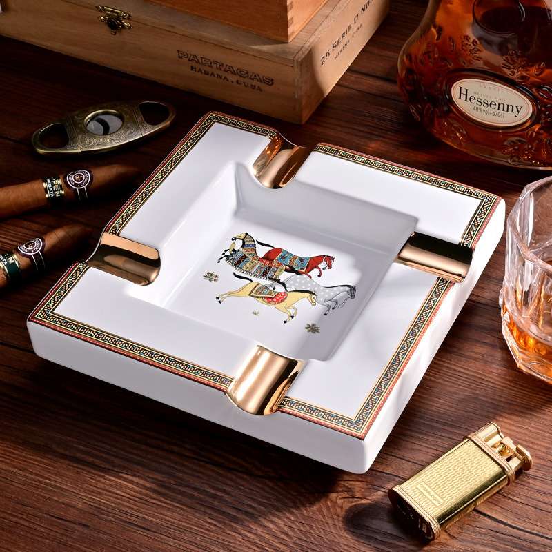 Gạt tàn sứ 4 điếu hình ngựa SM-026